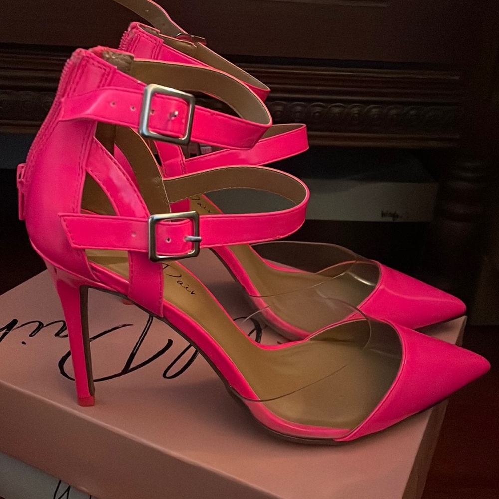 NEVER WORN